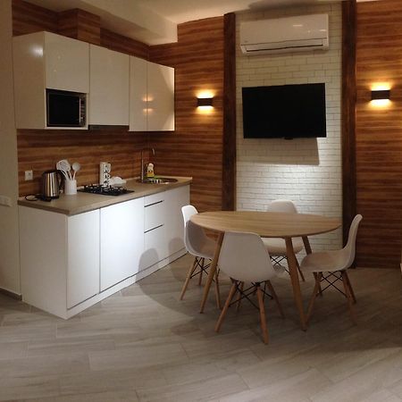 V&A Lux Apartments Батуми Экстерьер фото