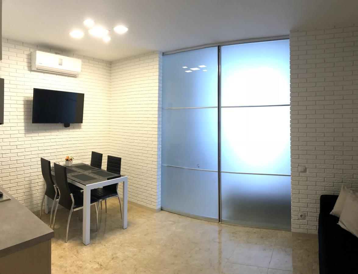 V&A Lux Apartments Батуми Экстерьер фото